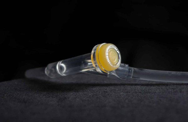 Quels sont les défis de l'antibiothérapie à domicile par perfusion pour les infections osseuses?